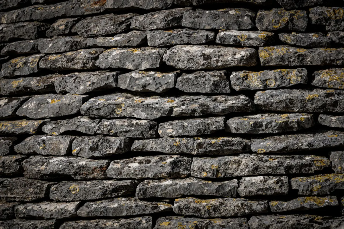 How to Build a Dry Stone Wall: A Beginner's Guide